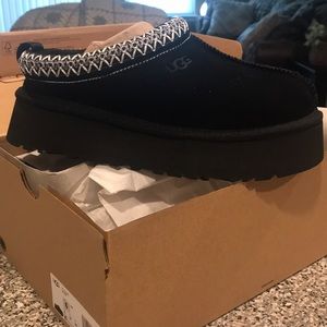 Brand new never been worn UGG Tazz clogs